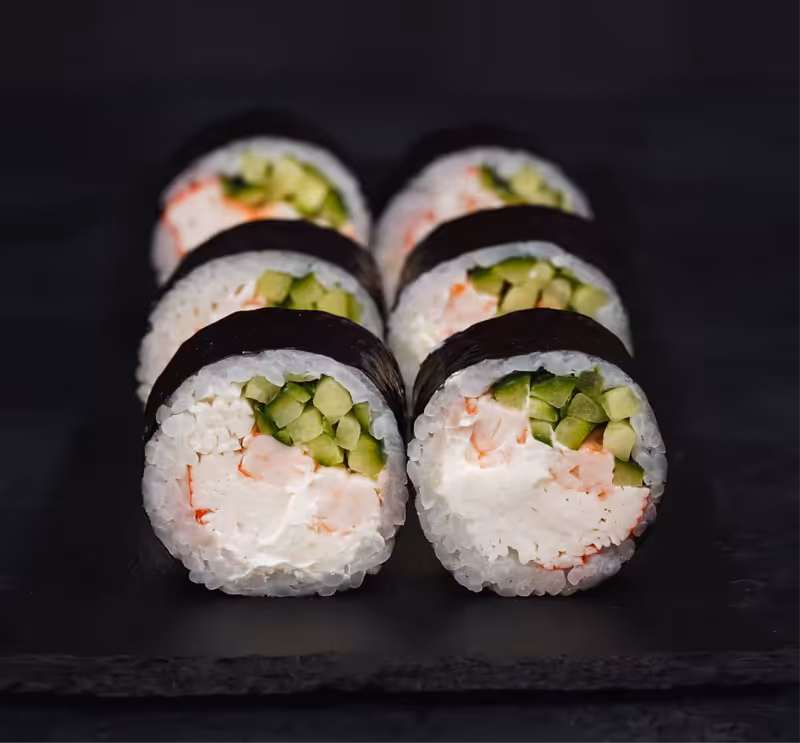 Ролл с креветкой, крабом и огурцом