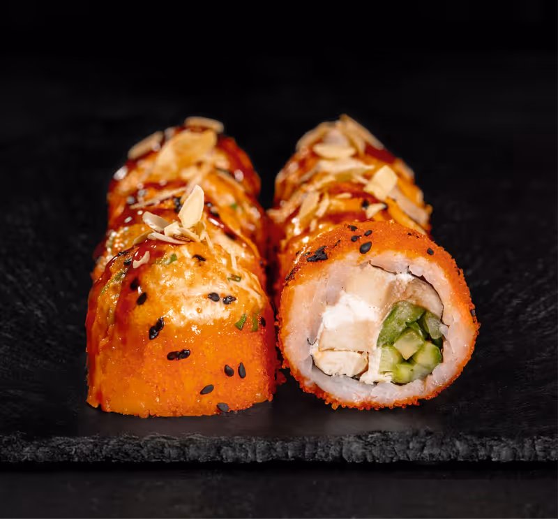 Запеченный ролл с креветкой и курицей